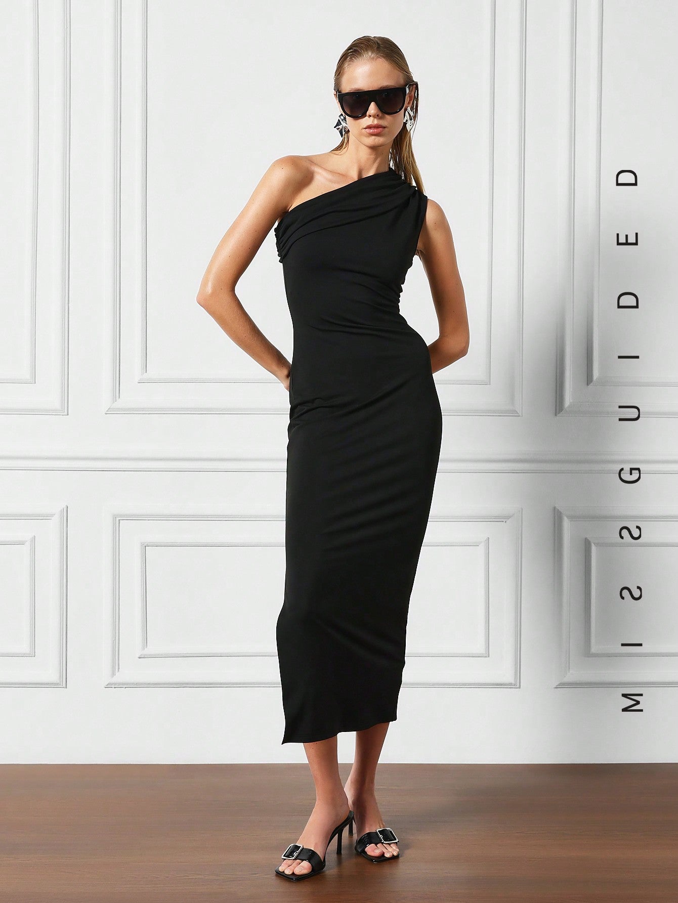 Vestido Asymmetric One Shoulder